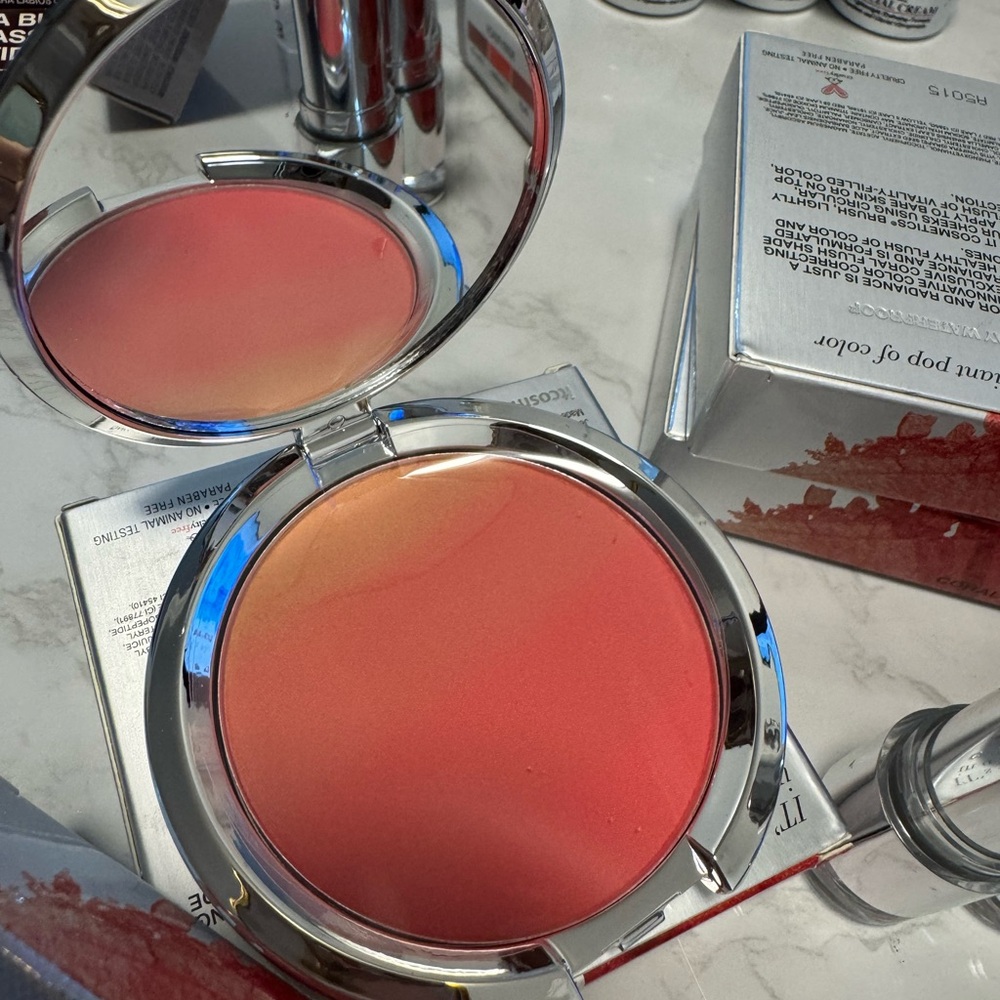 IT cosmetics - Coral Blush Ombré Compact
